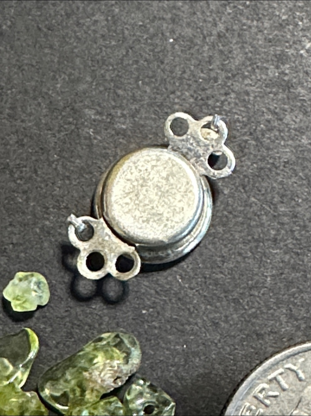 3.  Peridot Chips & Silver Tone Box Clasp - Picture 6 of 7